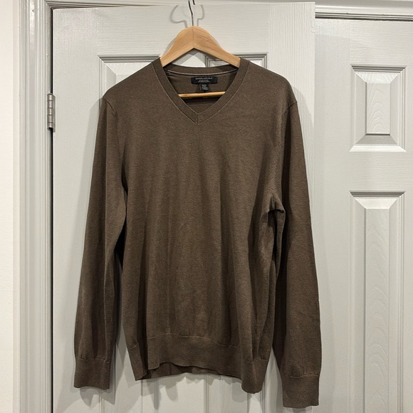 Banana Republic Sweaters - Banana republic v neck sweater